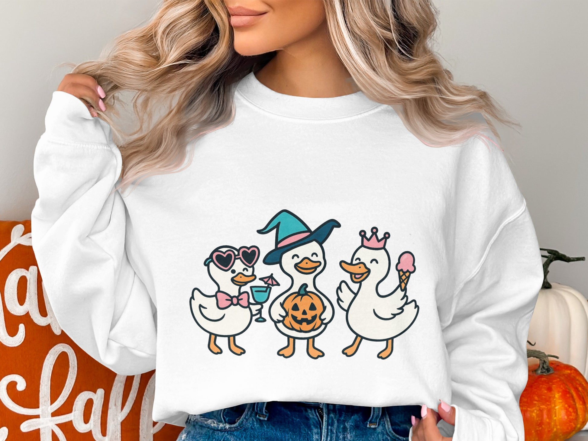 Women's White Halloween Sweatshirt with Cute Duck Graphics, Casual Fall Fashion Pullover